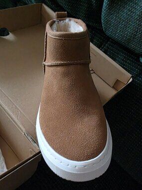 UGG Alameda Mini Boot Chestnut Women's Size 8.5 New in Box